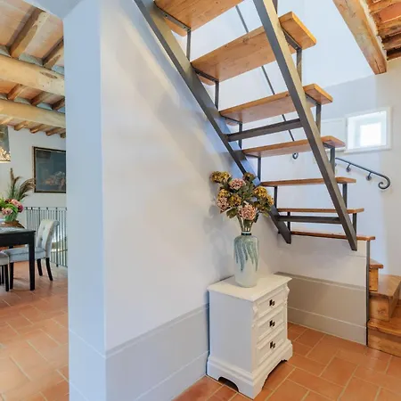 Aperitivo, Romantic And Panoramic Stone Farm Villa Capannori